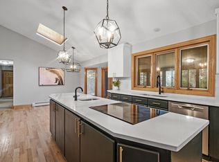 9376 Buckley Ct, Inver Grove Heights, MN 55077