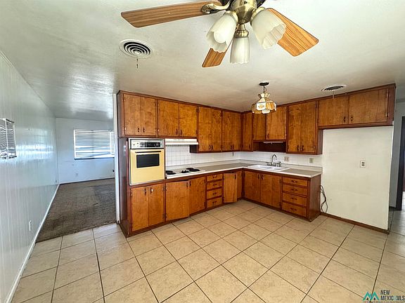 3rd image of 2901 N Grimes St