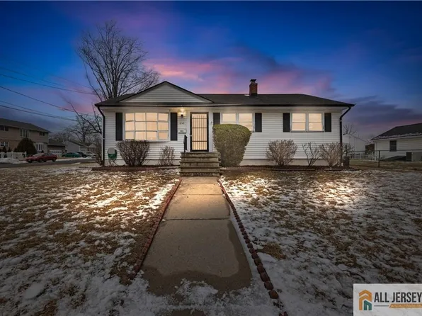 1045 Hanover St, Piscataway, NJ 08854