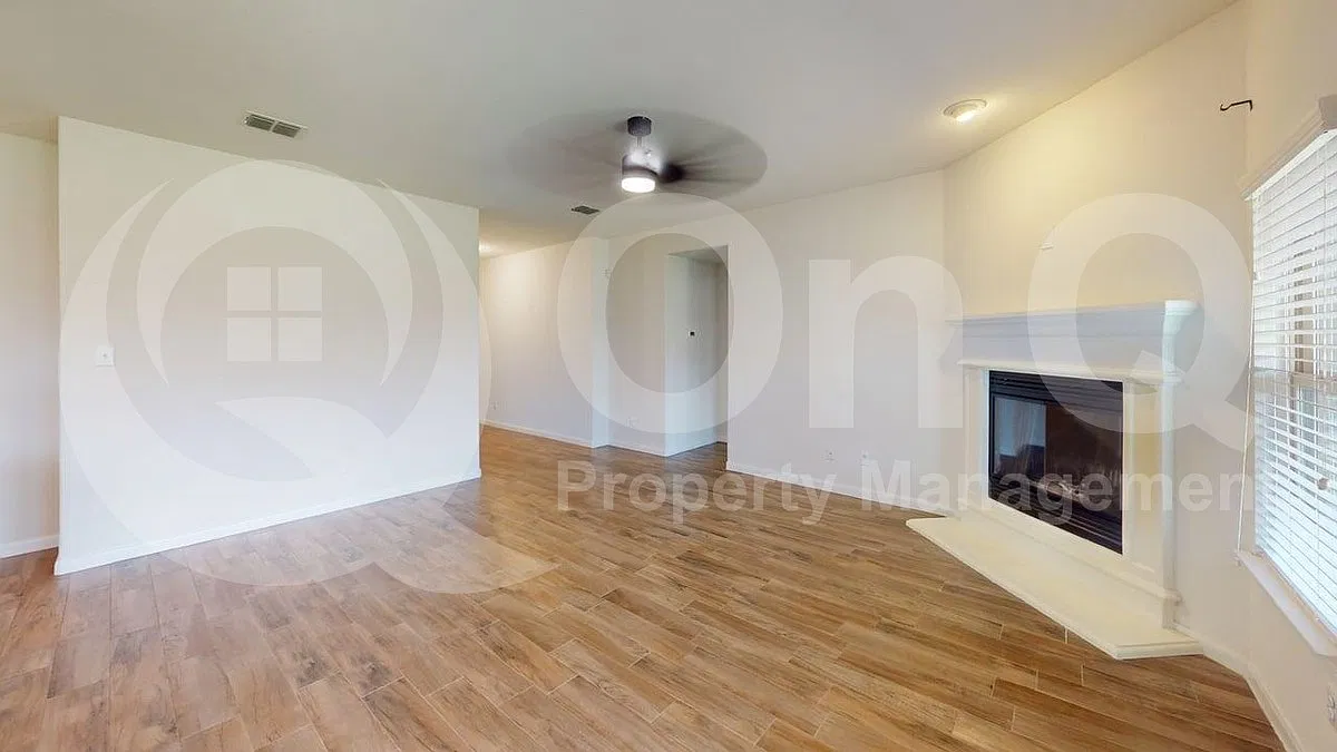 4 bed, 2.0 bath, 1737 sqft, $2,199 — Photo 4
