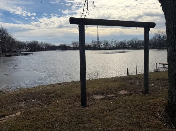 83 Lakeview Rd, Gays, IL 61928