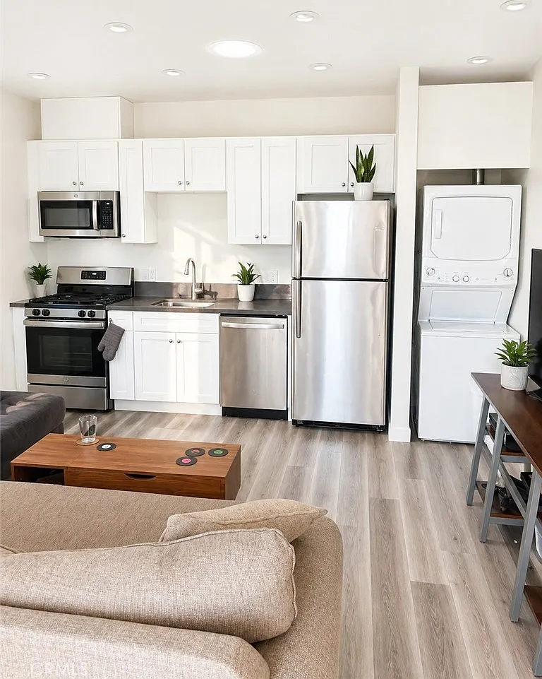2 bed, 795 sqft, $3,094 — Photo 4