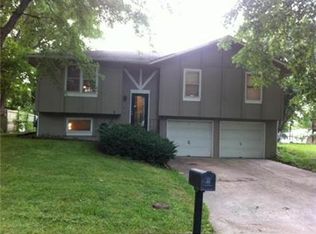 1508 SE 16th Pl, Oak Grove, MO 64075