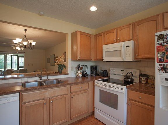 5th image of 20 Kings Colony Ct