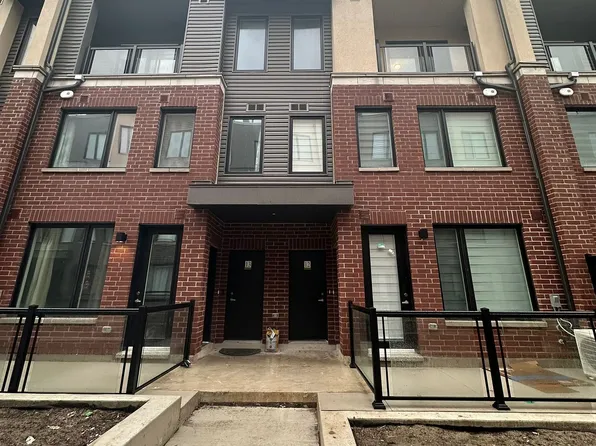 3409 Ridgeway Dr #32, Mississauga, ON L5L 0B9