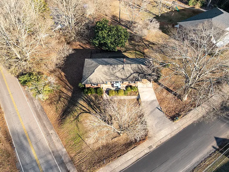 420 Brock St — Photo 17