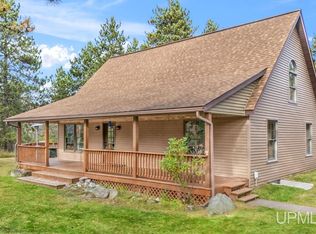 W6094 Oak Crest Dr, Norway, MI 49870