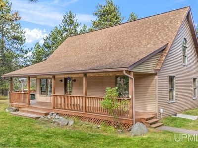 W6094 Oak Crest Dr, Norway, MI, 49870