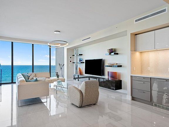 4th image of 5000 N Ocean Dr Unit 701