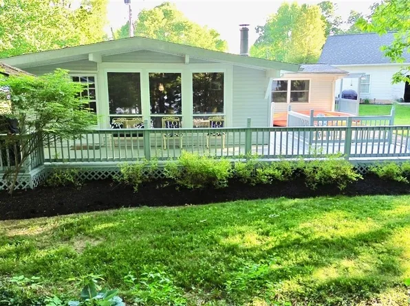 76 Rockaway Dr, Rome, OH 44085