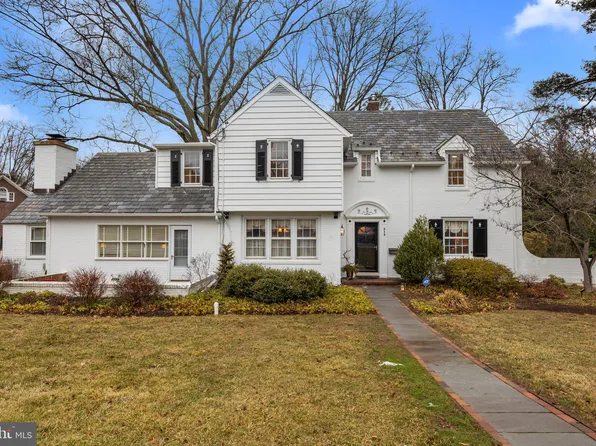 912 Greenway Ave, Morrisville, PA 19067