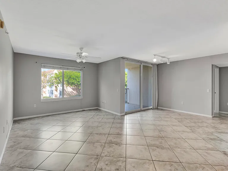 116 Villa Cir #116 — Photo 11