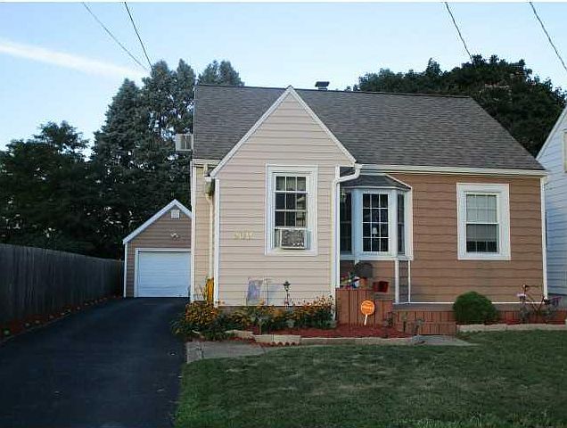 1st image of 909 Hilborn Ave
