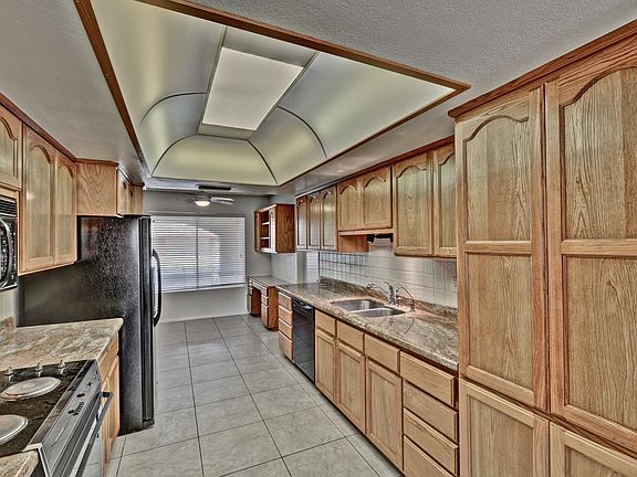 4th image of 9725 W Briarwood Cir