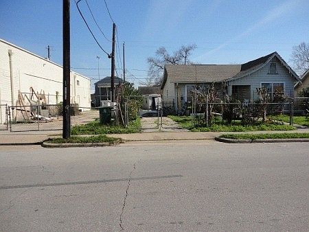 2nd image of 2323 Lidstone St