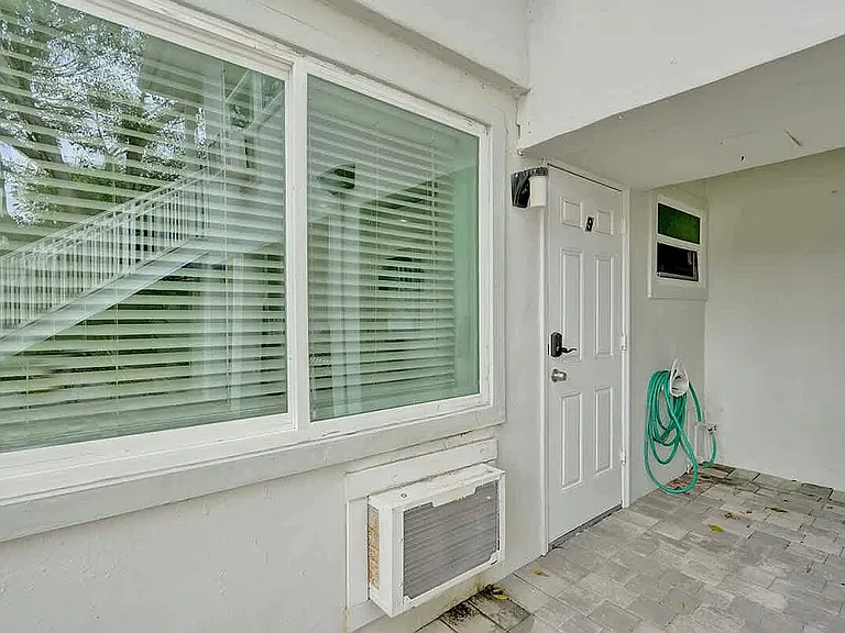 906 N Riverside Dr #ID1504053P — Photo 21