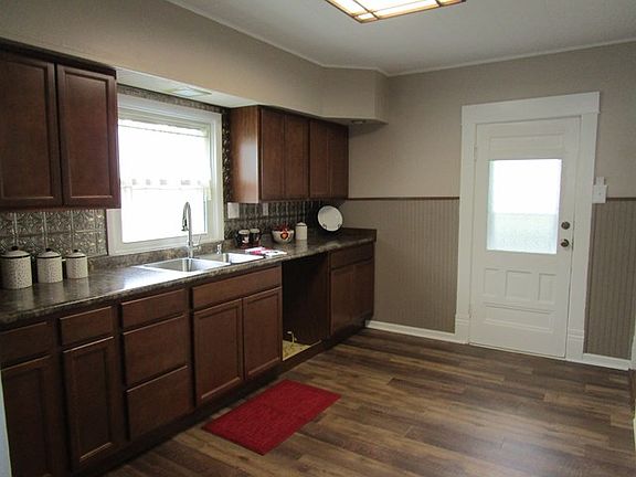 4th image of 128 Lincoln Ave