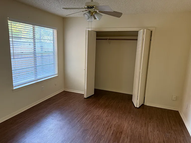 2730 Parkchester Dr — Photo 4