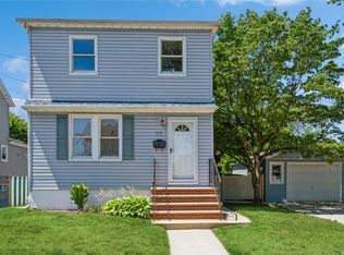 33 Everett St, Lynbrook, NY 11563