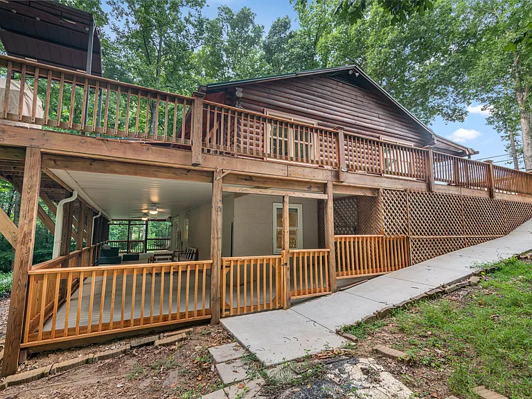 3463 Smithtown Rd — Photo 4