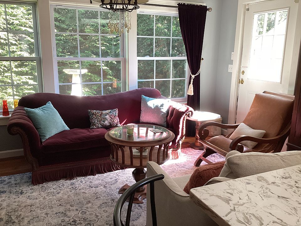 Sitting alcove in kitchen and dining area.