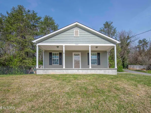 1201 England Dr, Knoxville, TN 37920