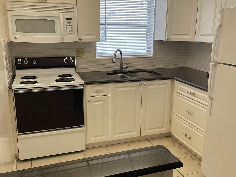 1st image of 2727 Dudley Dr W APT I