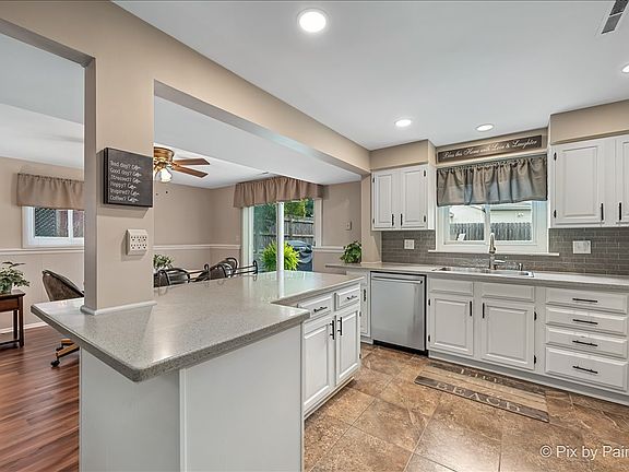 5th image of 641 Devonshire Ln