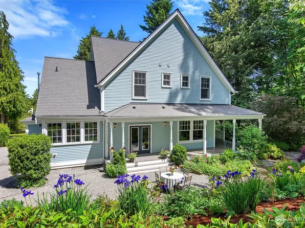 5940 Rose Loop NE, Bainbridge Island, WA 98110