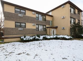 943 W 95th St APT 3W, Chicago, IL 60643