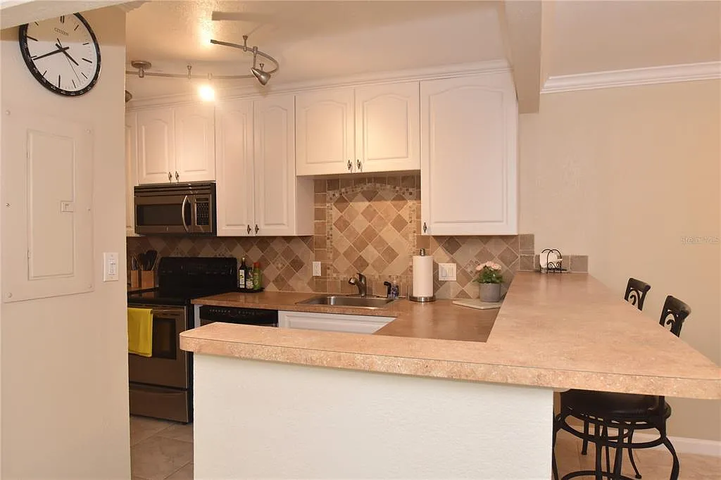 2 bed, 1.0 bath, 991 sqft, $3,500 — Photo 2