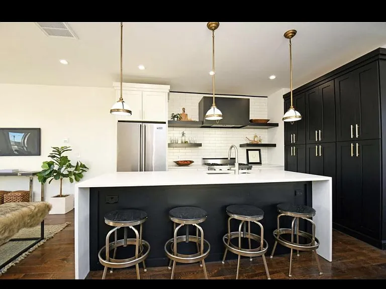 216 E 8th St #2 — Photo 7