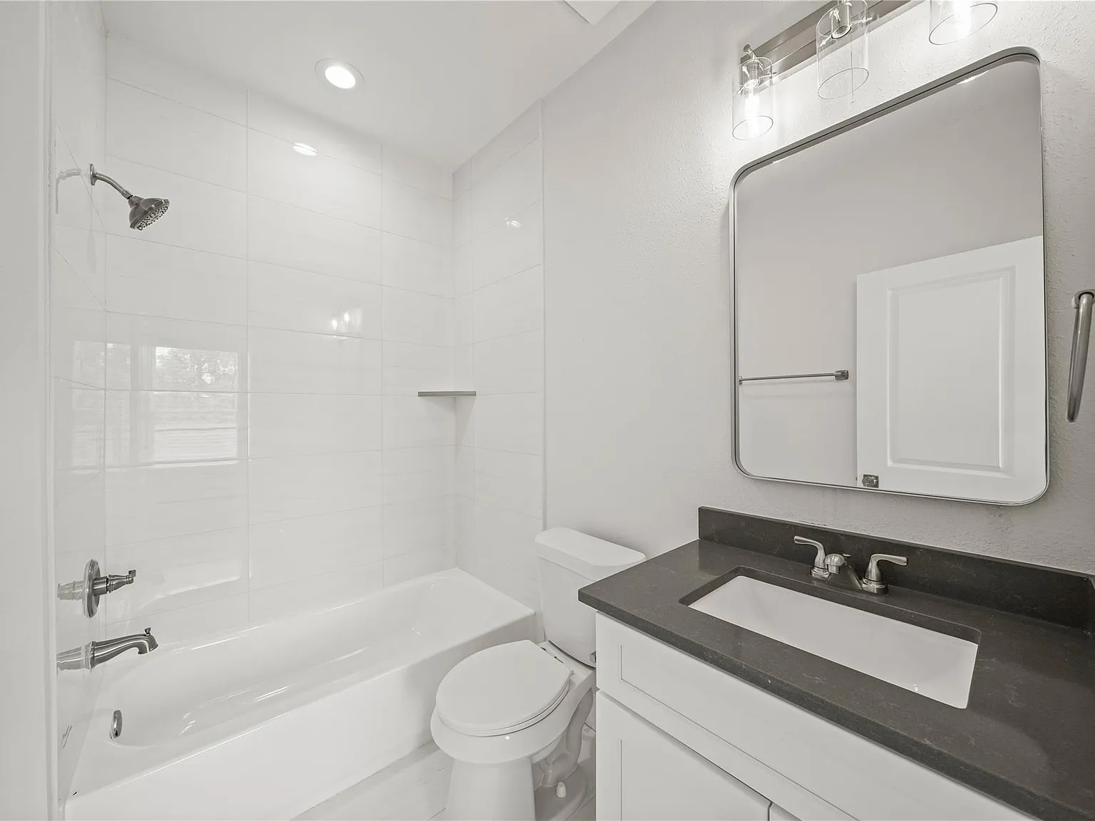 Studio, 1.5 bath, 500 sqft, $1,100 — Photo 4