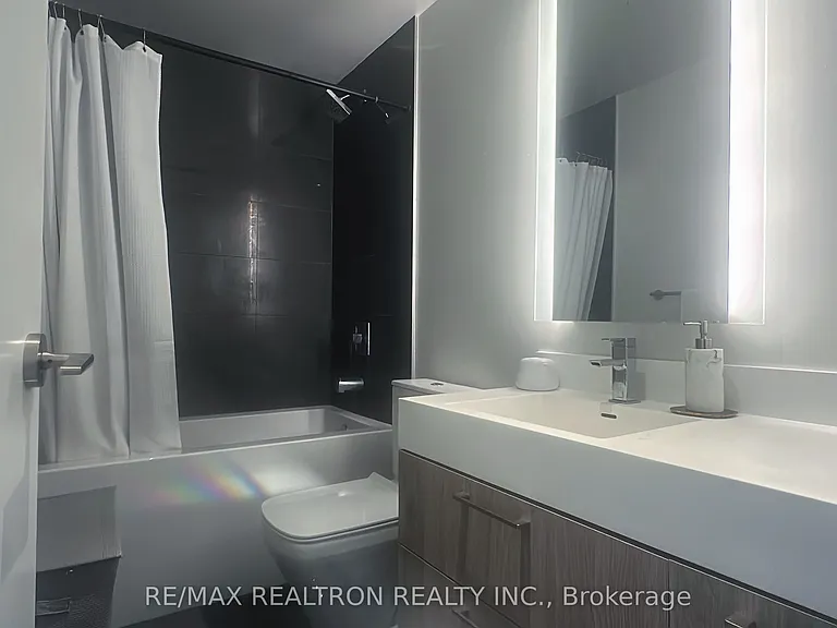 1 Yorkville Ave #4606 — Photo 6