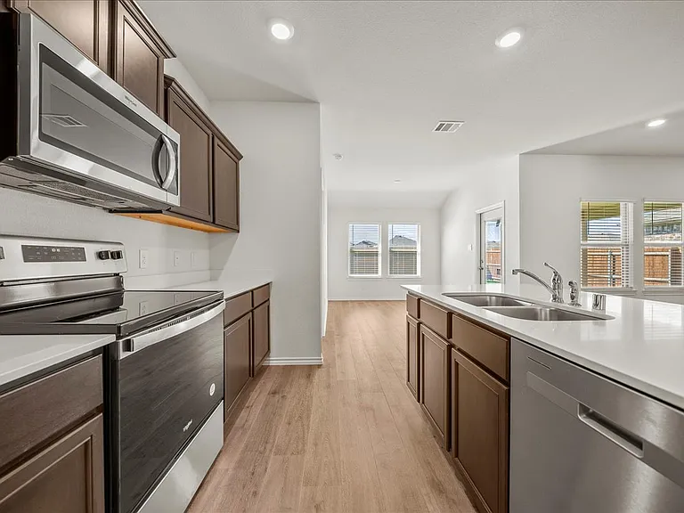 1532 Skyline Dr — Photo 5