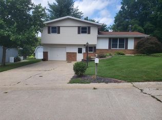 120 Lake Vista Dr, Carlyle, IL 62231