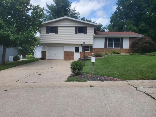 120 Lake Vista Dr, Carlyle, IL 62231