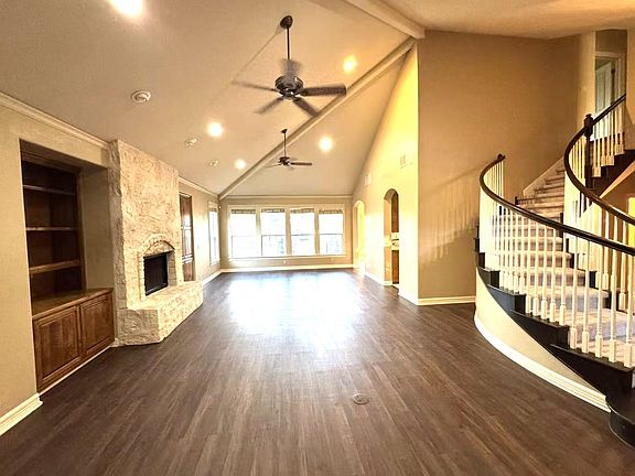 5th image of 7 Monarch Oaks Ln