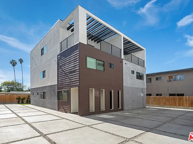 14804 1/2 Vanowen St — Photo 10