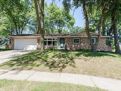 4719 Twin Pine Dr NE, Cedar Rapids, IA, 52402