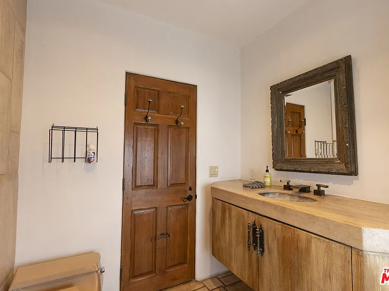 1407 N Beverly Dr — Photo 41