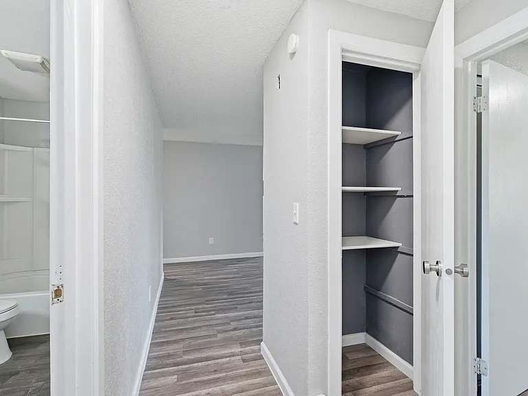 River Court Apartments - Updated Units With A View! — Photo 41
