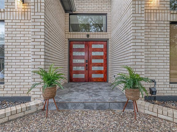 5th image of 202 Fireside Cir