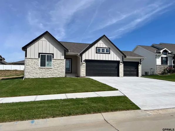 12021 Daniell Rd, Bellevue, NE 68123