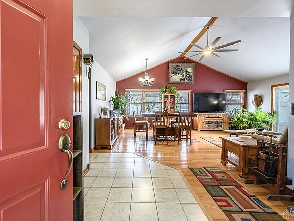 4th image of 71 Claridge Ct