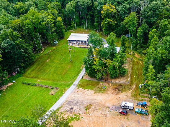 3rd image of 363 Hog Lot Rd