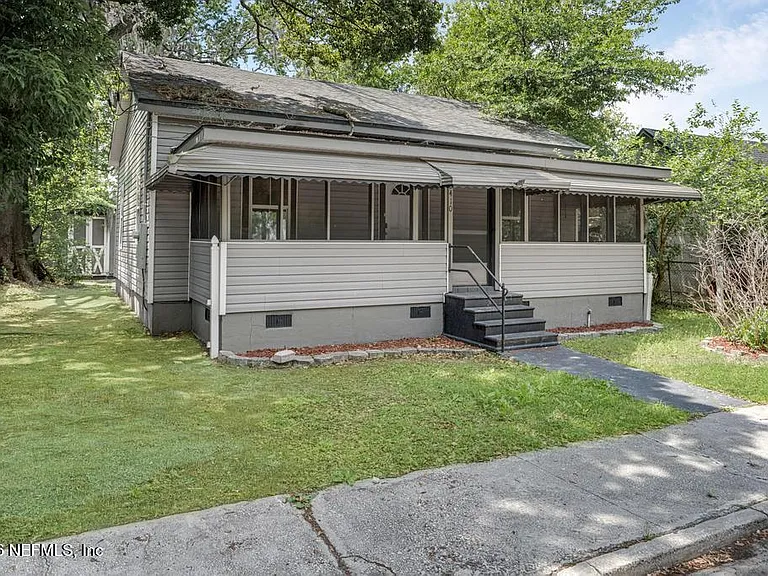 2410 McQuade St — Photo 2