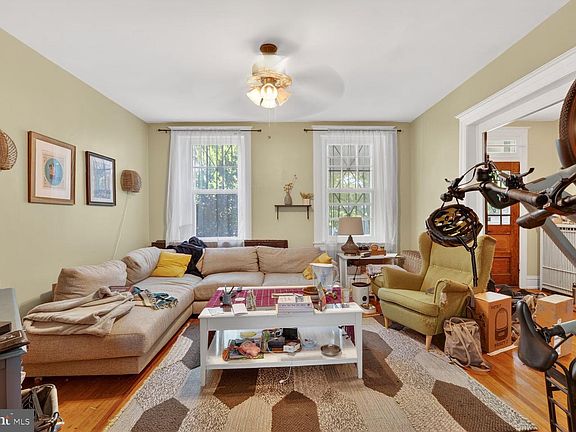 5th image of 764 Quebec Pl NW