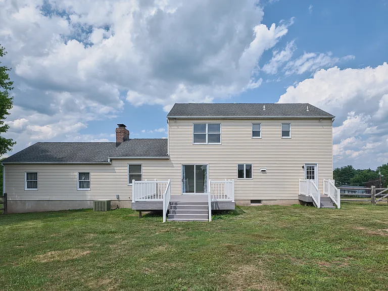 815 Clawson Ave — Photo 31