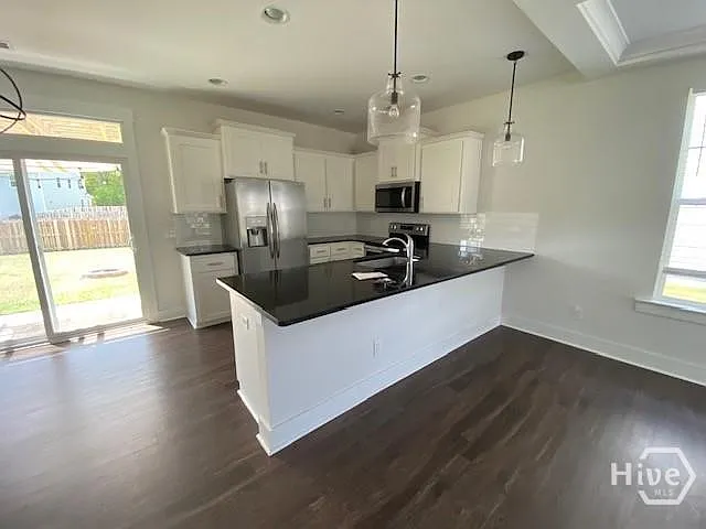3 bed, 2.5 bath, 1842 sqft, $2,450 — Photo 4